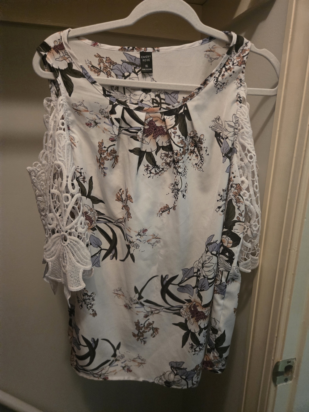 Emery Rose White Floral Cold-Shoulder Tunic